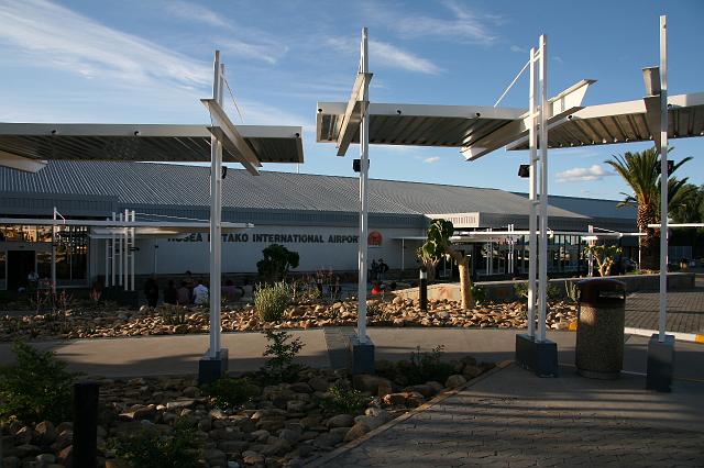 Namibia_2007_001_slr_20070401_01.jpg - Flughafen Windhoek