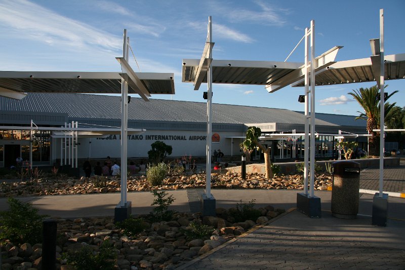 Namibia_2009_000_slr_2007-04-01_001.jpg - Windhoek Flughafen