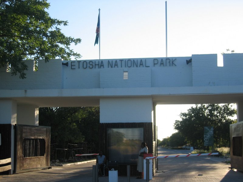 Namibia_2009_470_cpt_2009-03-22_002.jpg - Ethosha-Park Gate